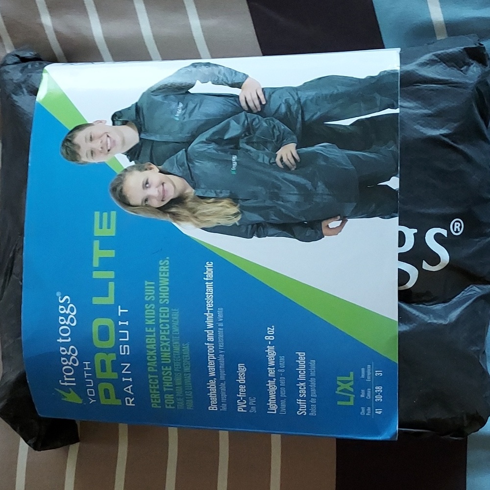 NWT,  frogg toggs Youth Rainsuit
